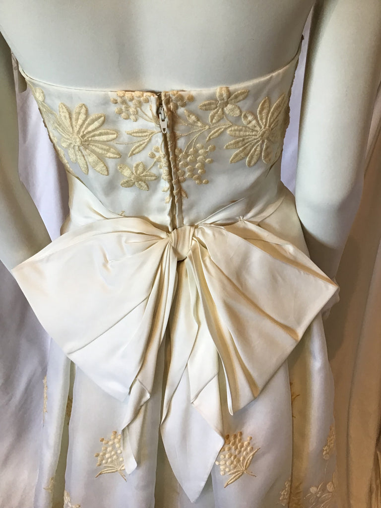 1950's Cream Strapless Cotillion with embroidery-Gown -size 8