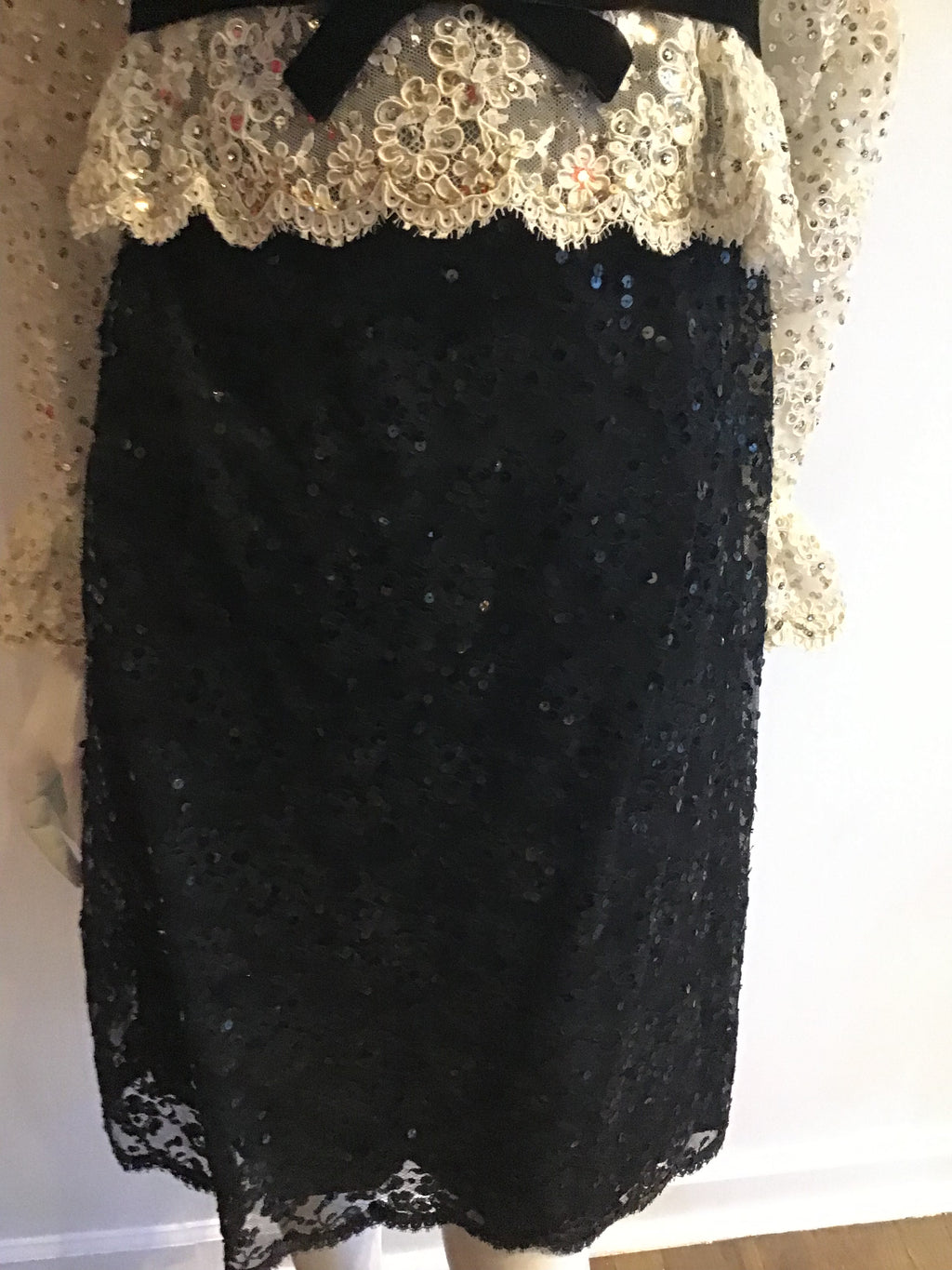 1960's Victoria Royal  White and BlackCotton Chantilly  Lace Cocktail Dress size 5/6