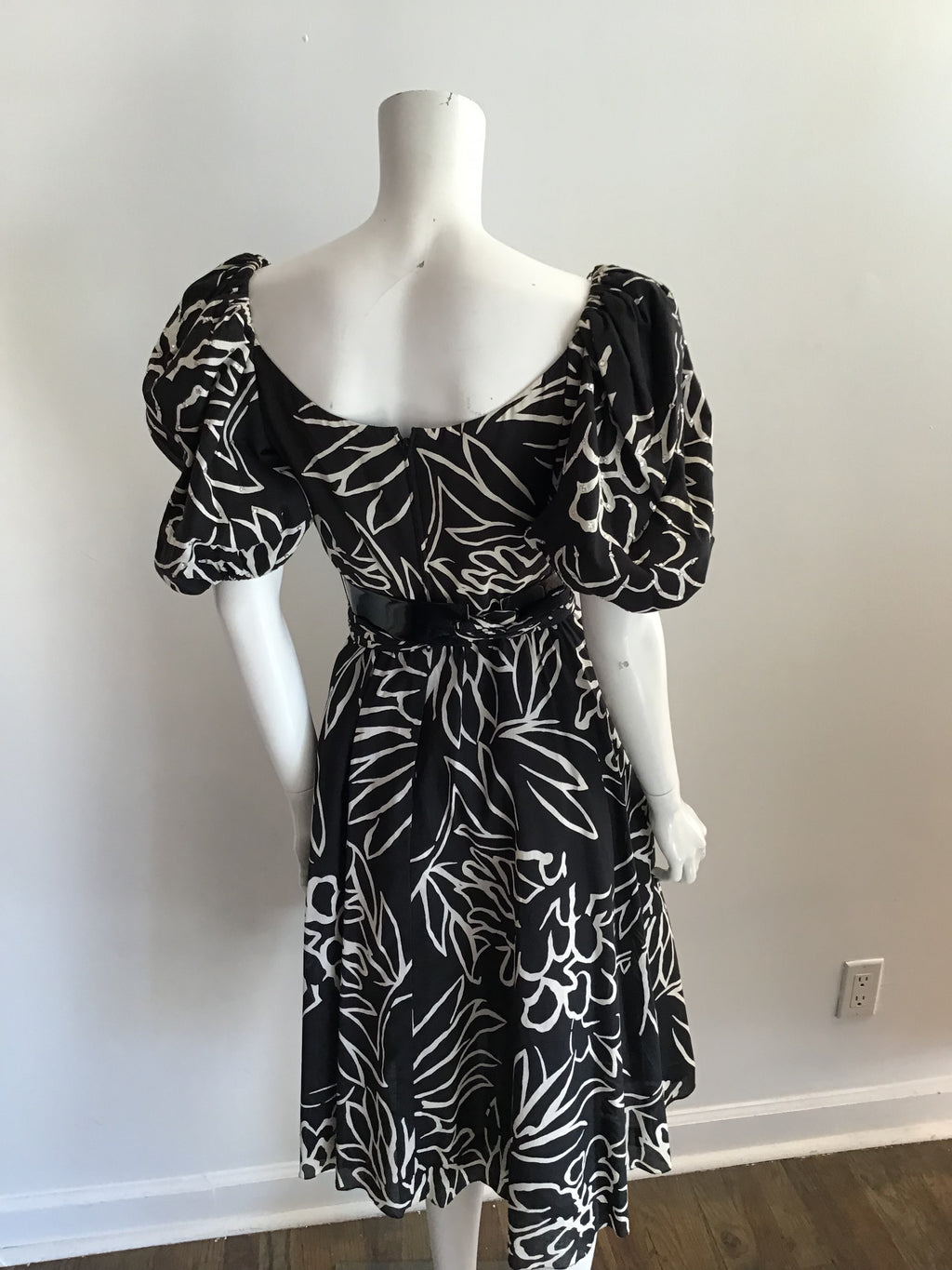 1980's Mollie Parnis Cotton Blend Black and White Cocktail Dress Size 6