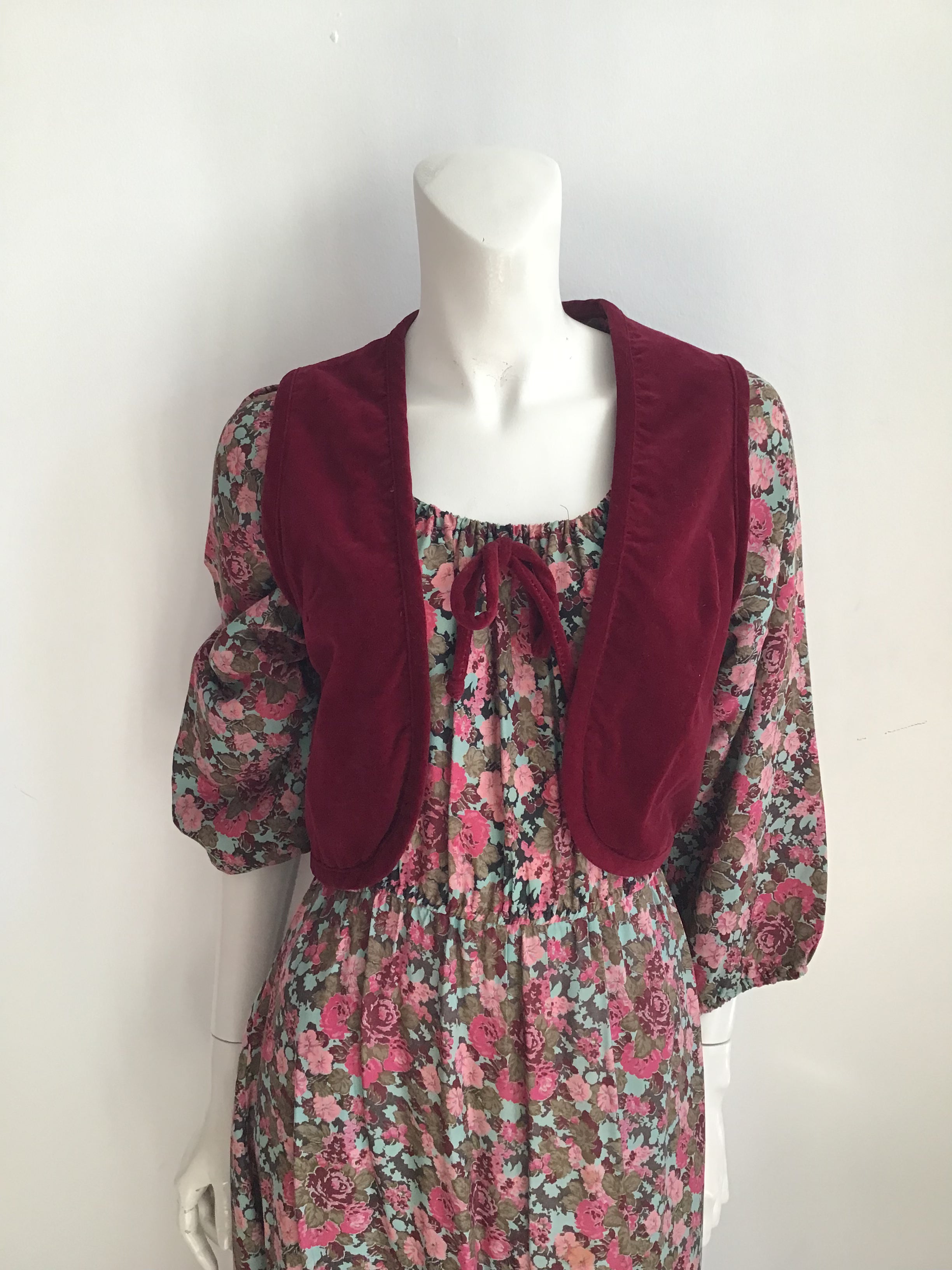 1970s Ragtime Floral Printed Dress with Vest