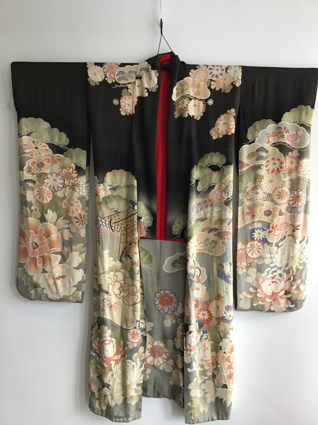 Vintage 1930s silk crepe peach ,green and ivory printed Floral kimono 