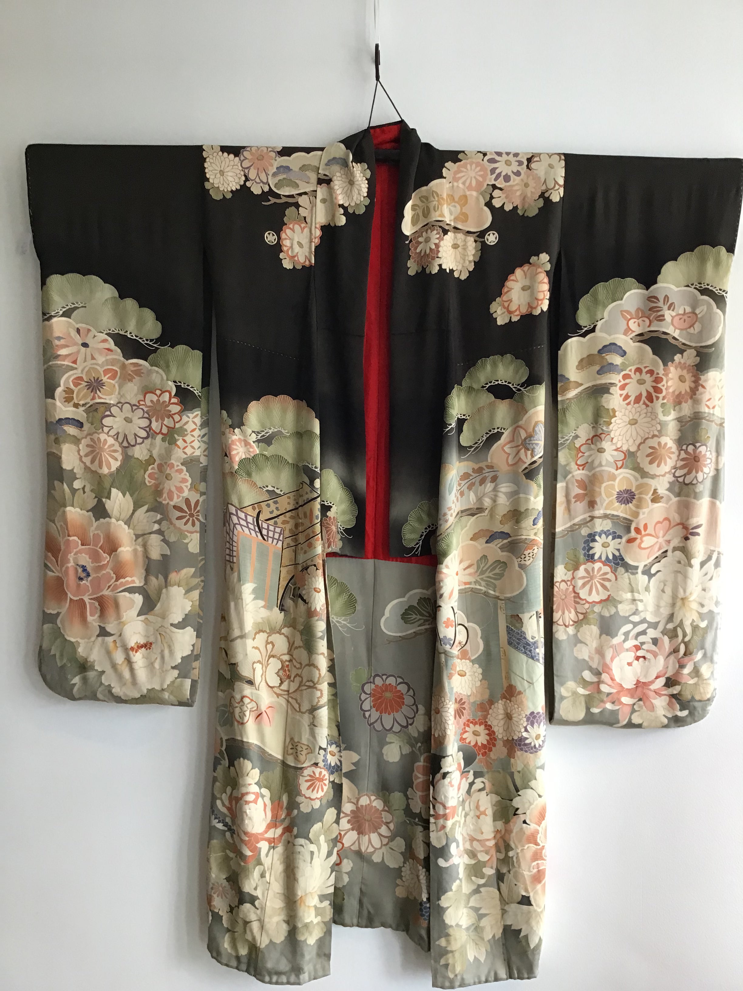 Vintage 1930s silk crepe peach ,green and ivory printed Floral kimono 