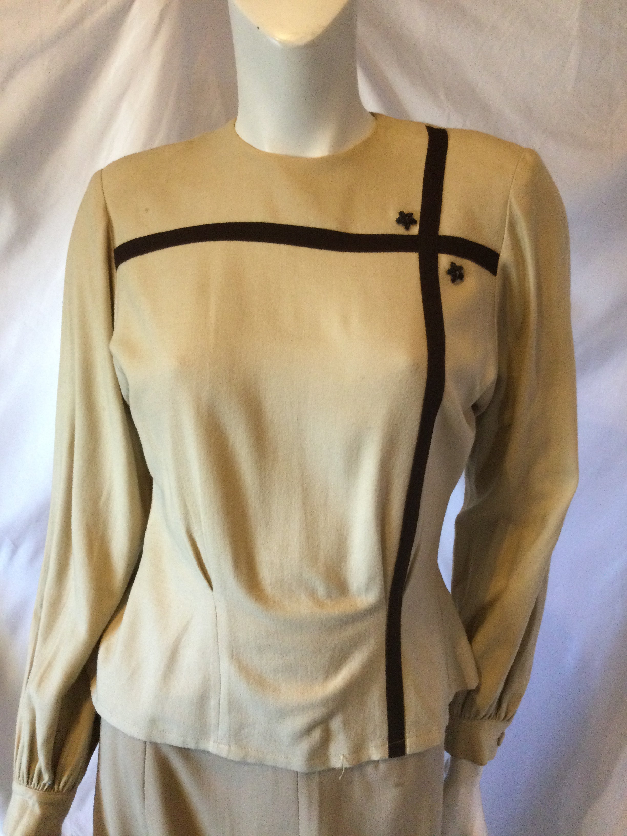 Vintage 1940s Tan Post War Forstman Wool Suit/blouse size 5