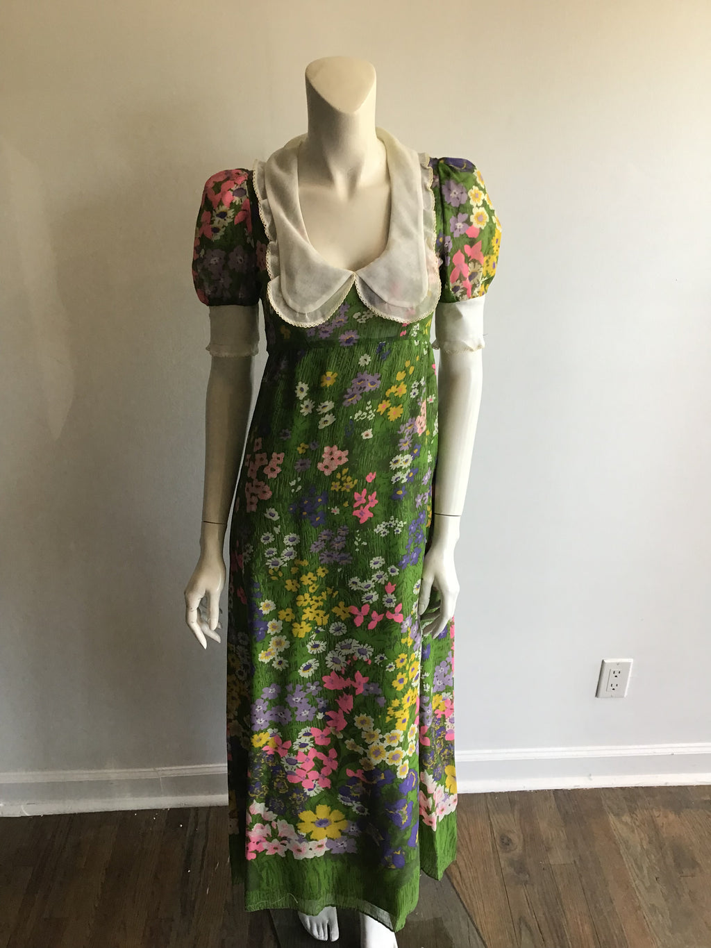 1970's Green Floral Dress with White Yoke Collar size 2-4