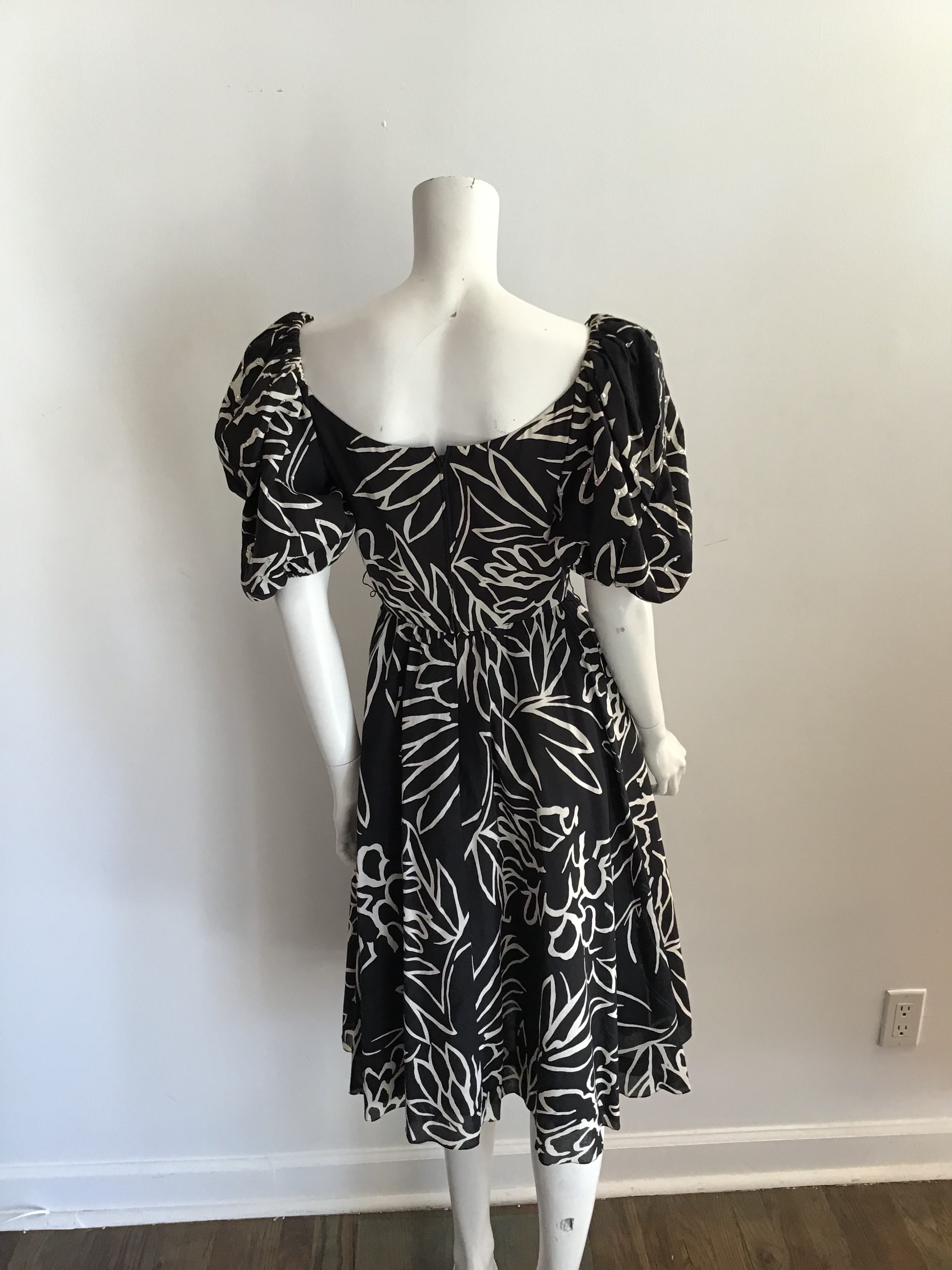 1980's Mollie Parnis Cotton Blend Black and White Cocktail Dress Size 6