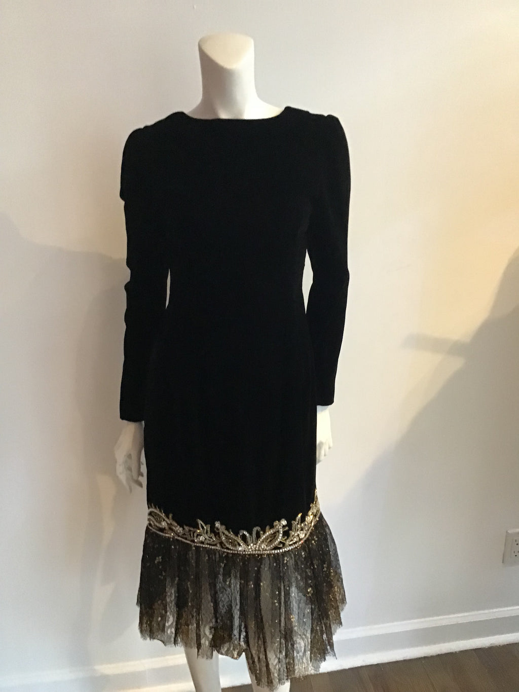1980's Oscar de La Renta Black  Velvet Gold Metallic Lace hemmed Dress size 8