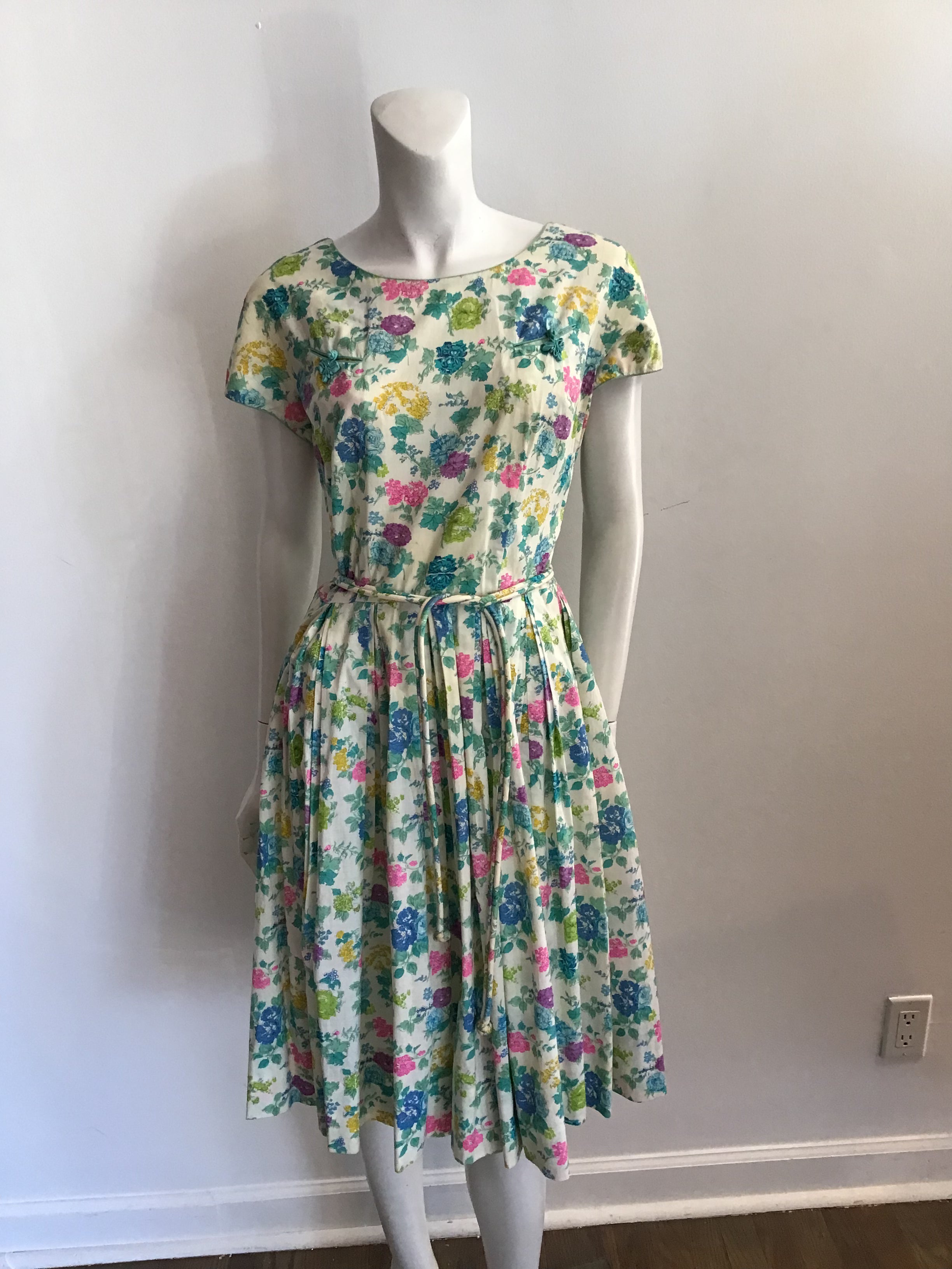 1950s Miss Renfrew Floral Printed Cotton Garden Dress