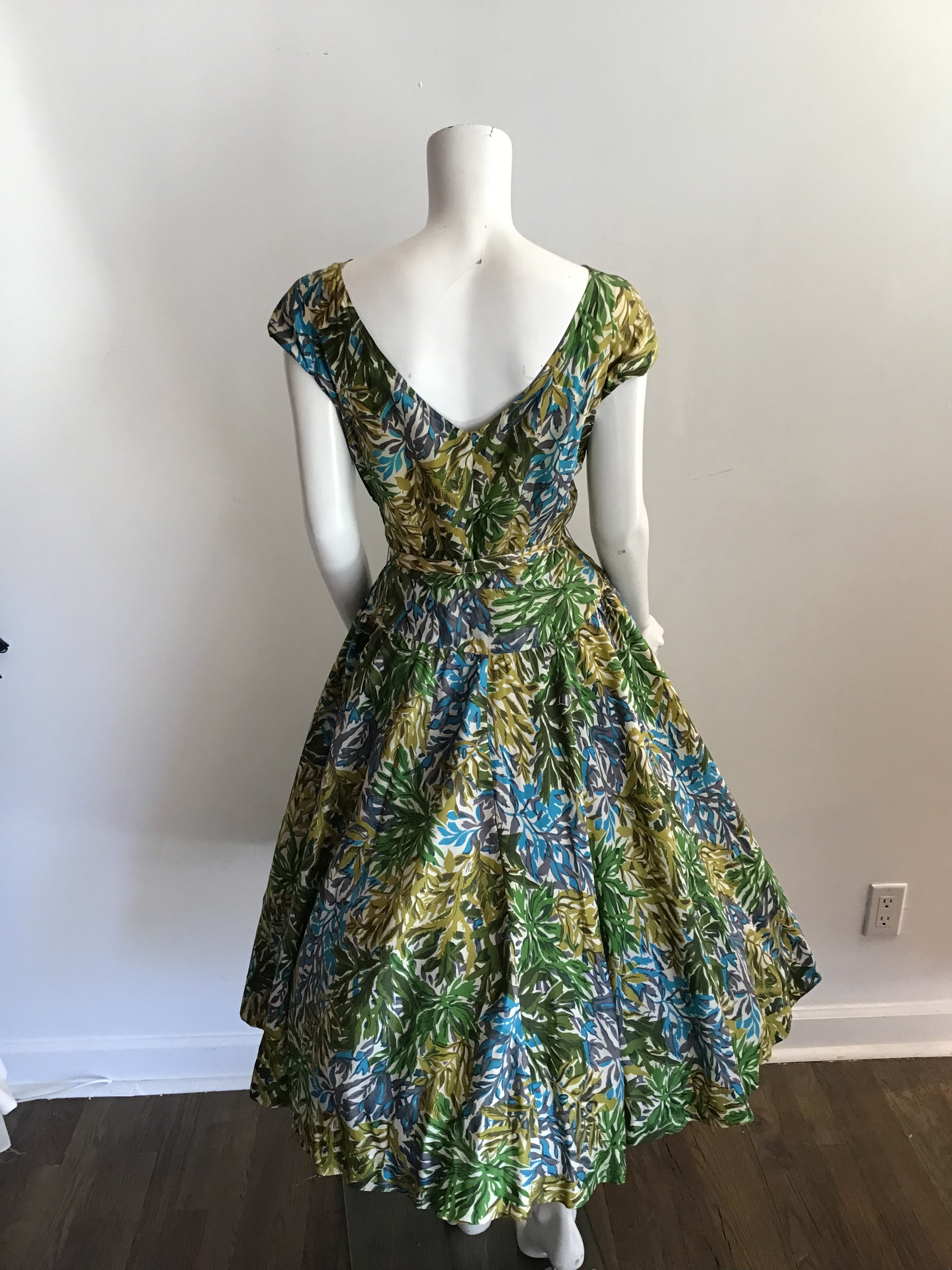 1950s Henry Morgan Printed Green/Blue Silk Cocktail dress Size -6 1950s Henry Morgan Printed Green/Blue Silk Cocktail dress Size -6
