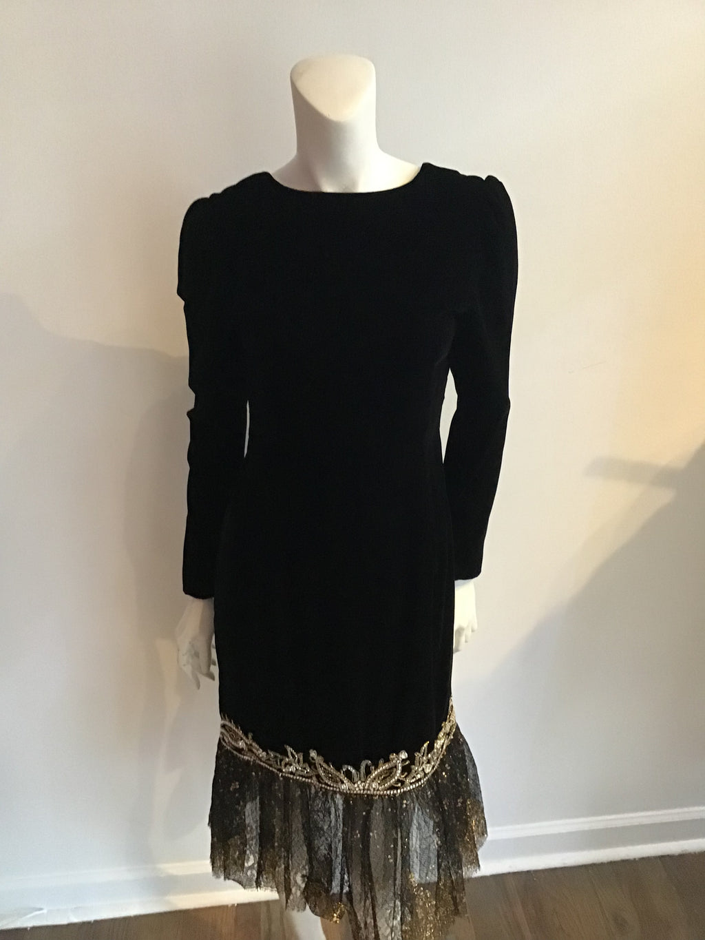 1980's Oscar de La Renta Black  Velvet Gold Metallic Lace hemmed Dress size 8