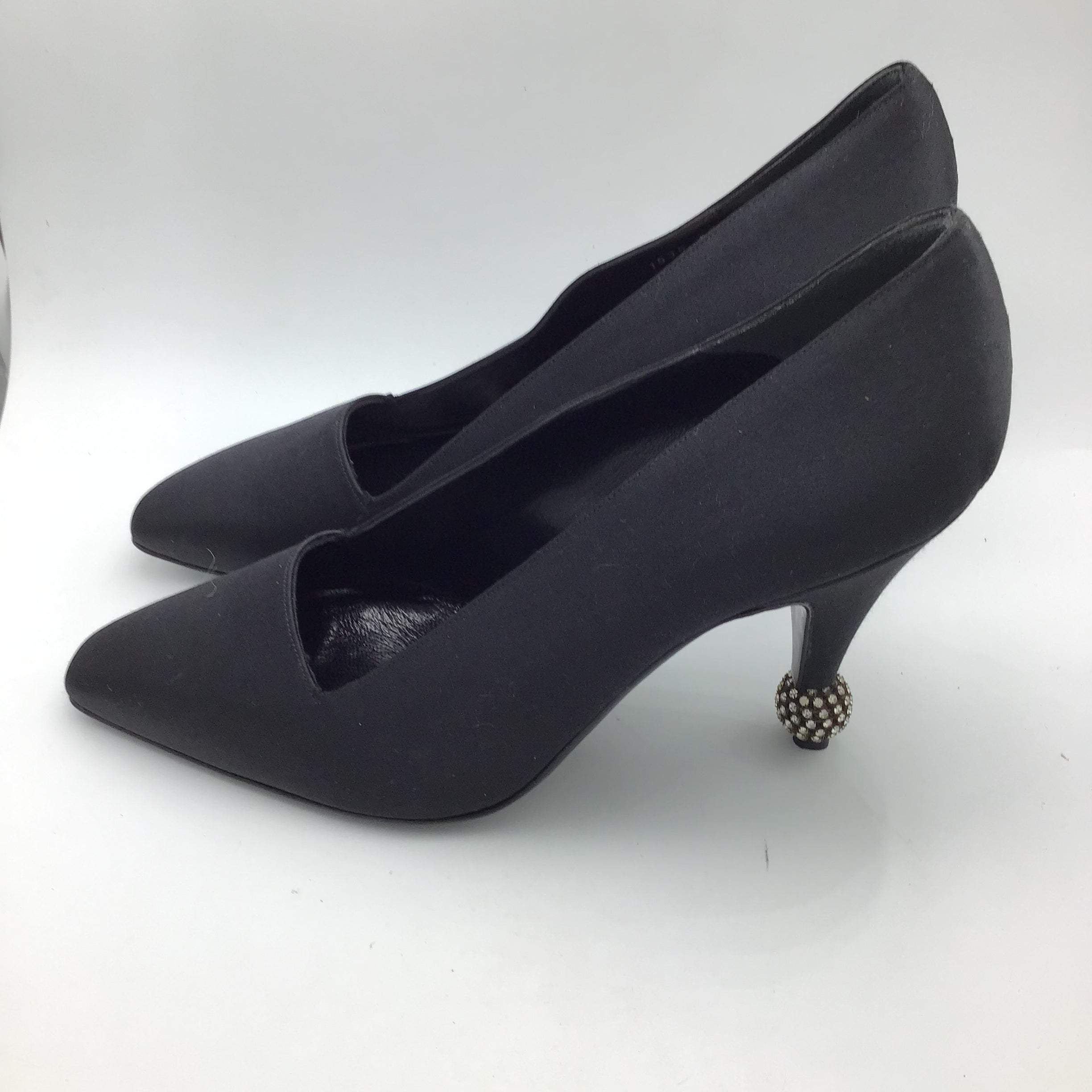 Roger Vivier 90s Black Rhinestone Heeled Pumps
