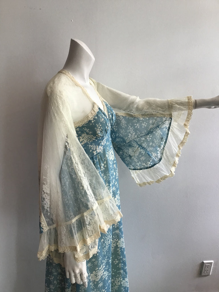 Late 1960s Gunne Sax by Jessica Wedgewwod Blue with White Roses with Angel Wings Sleeves