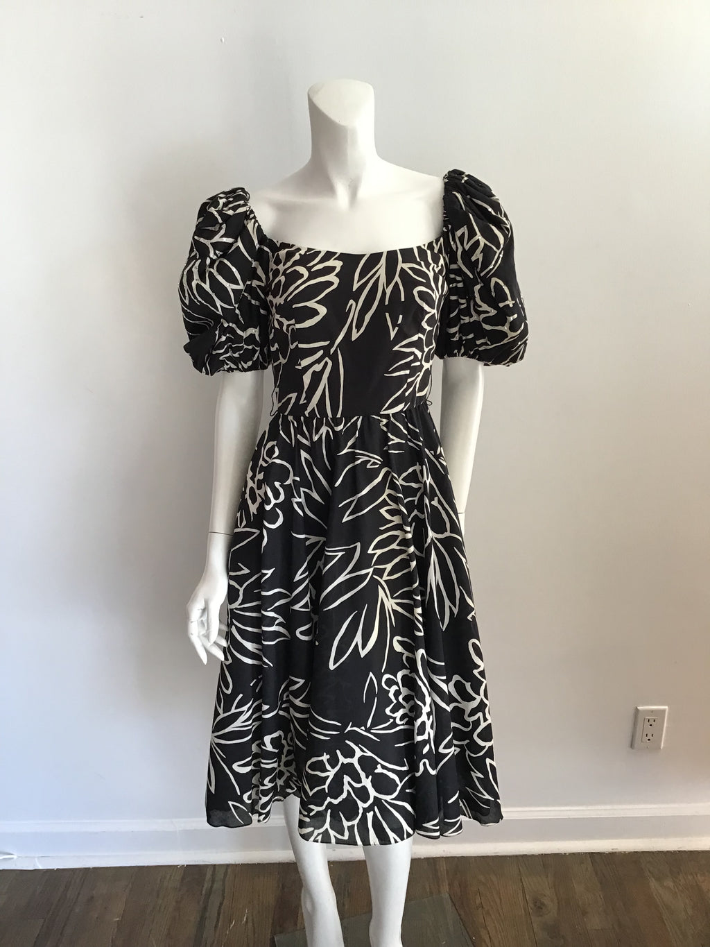 1980's Mollie Parnis Cotton Blend Black and White Cocktail Dress Size 6