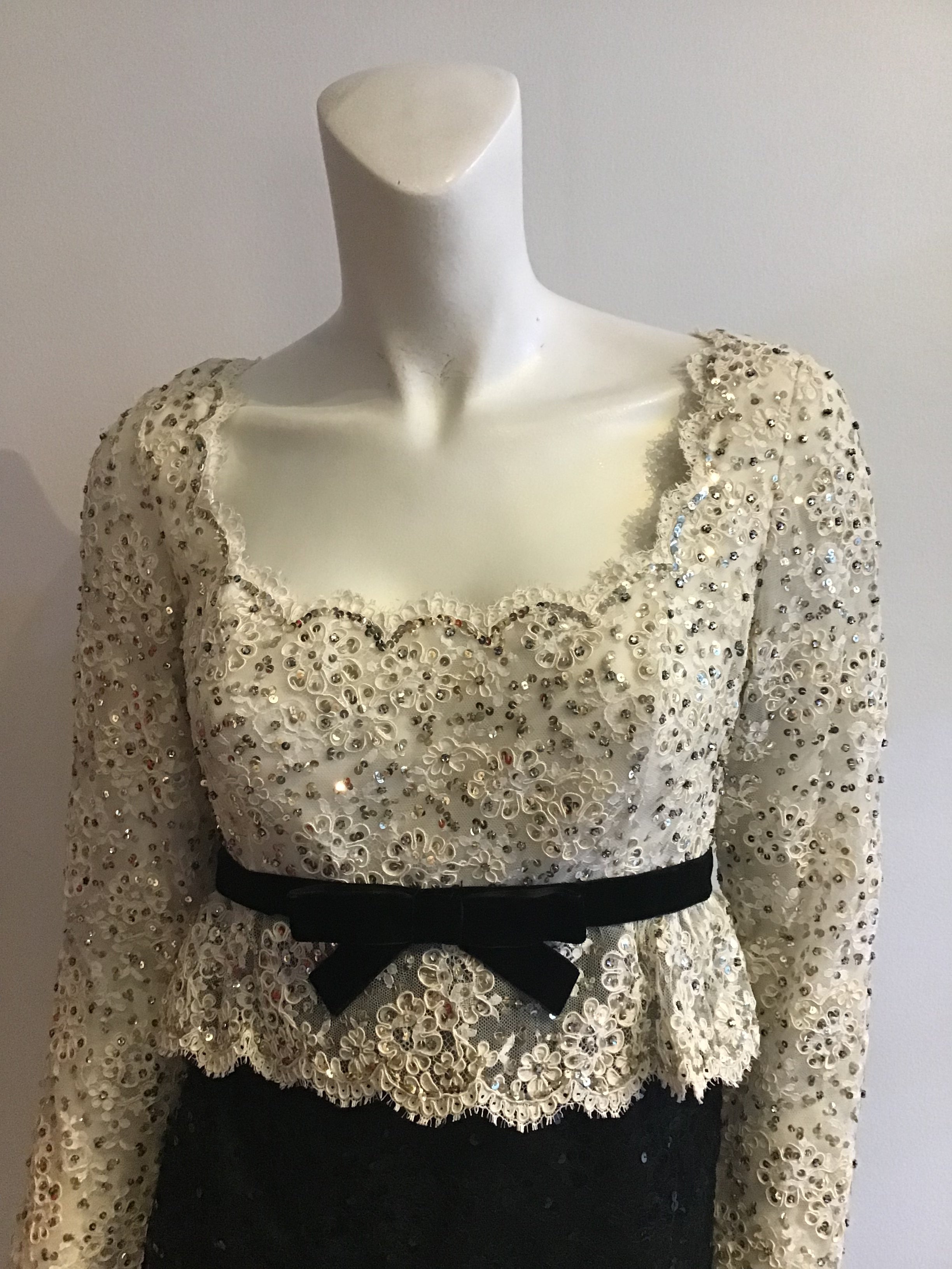 1960's Victoria Royal  White and BlackCotton Chantilly  Lace Cocktail Dress size 5/6