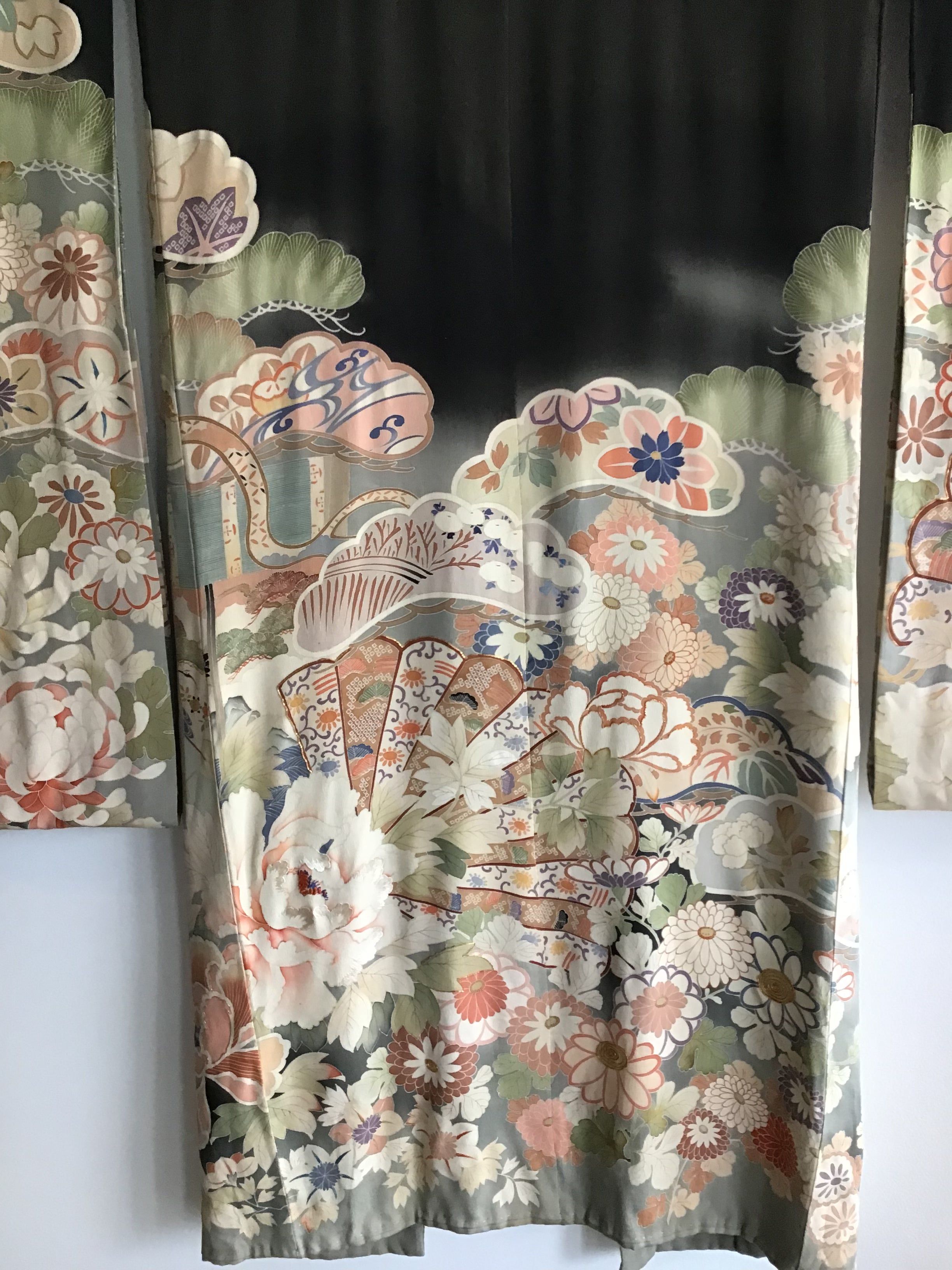 1930's Black Japanese Silk Crepe Kimono with  Flower Motif