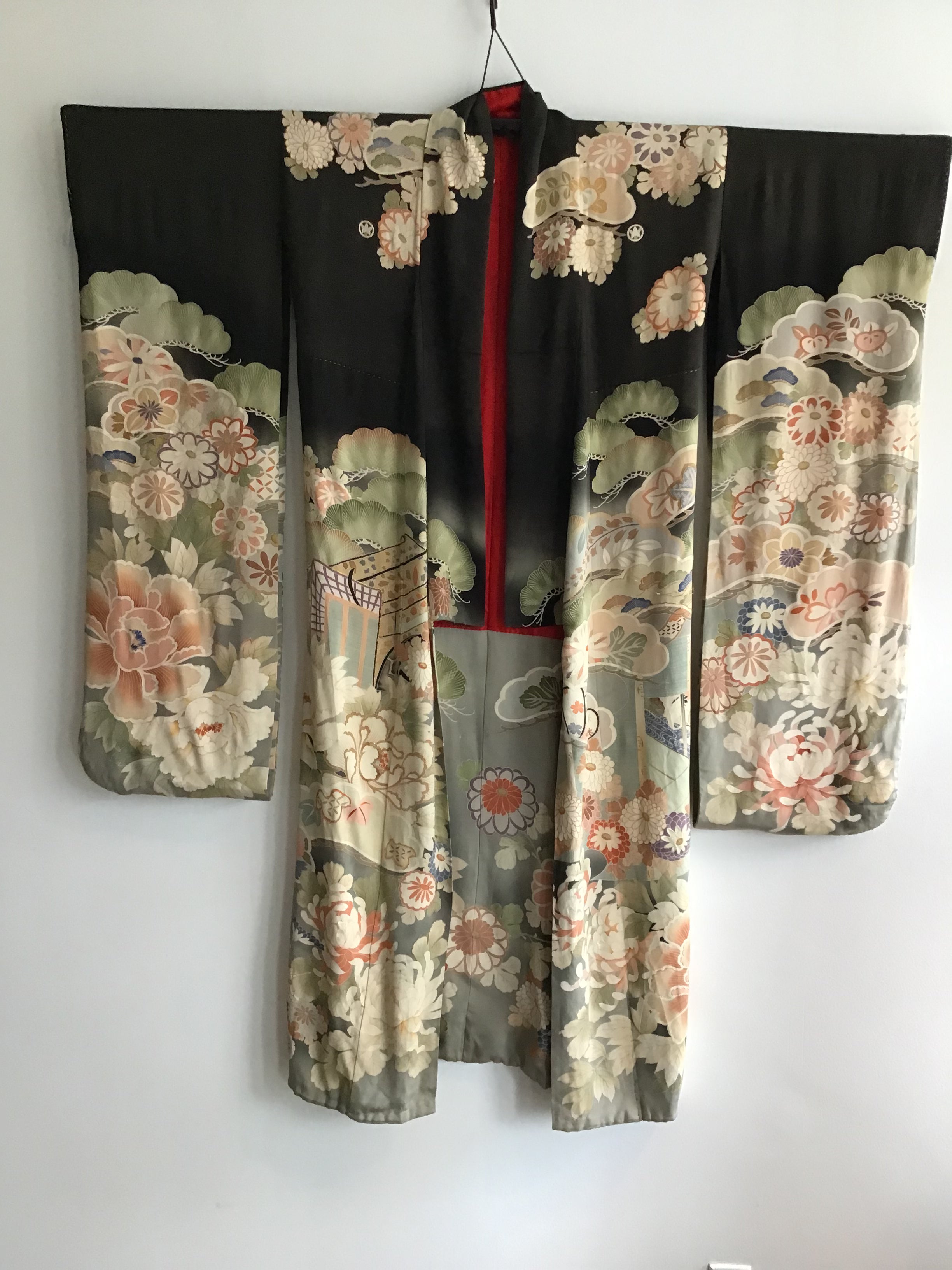 1930's Black Japanese Silk Crepe Kimono with  Flower Motif