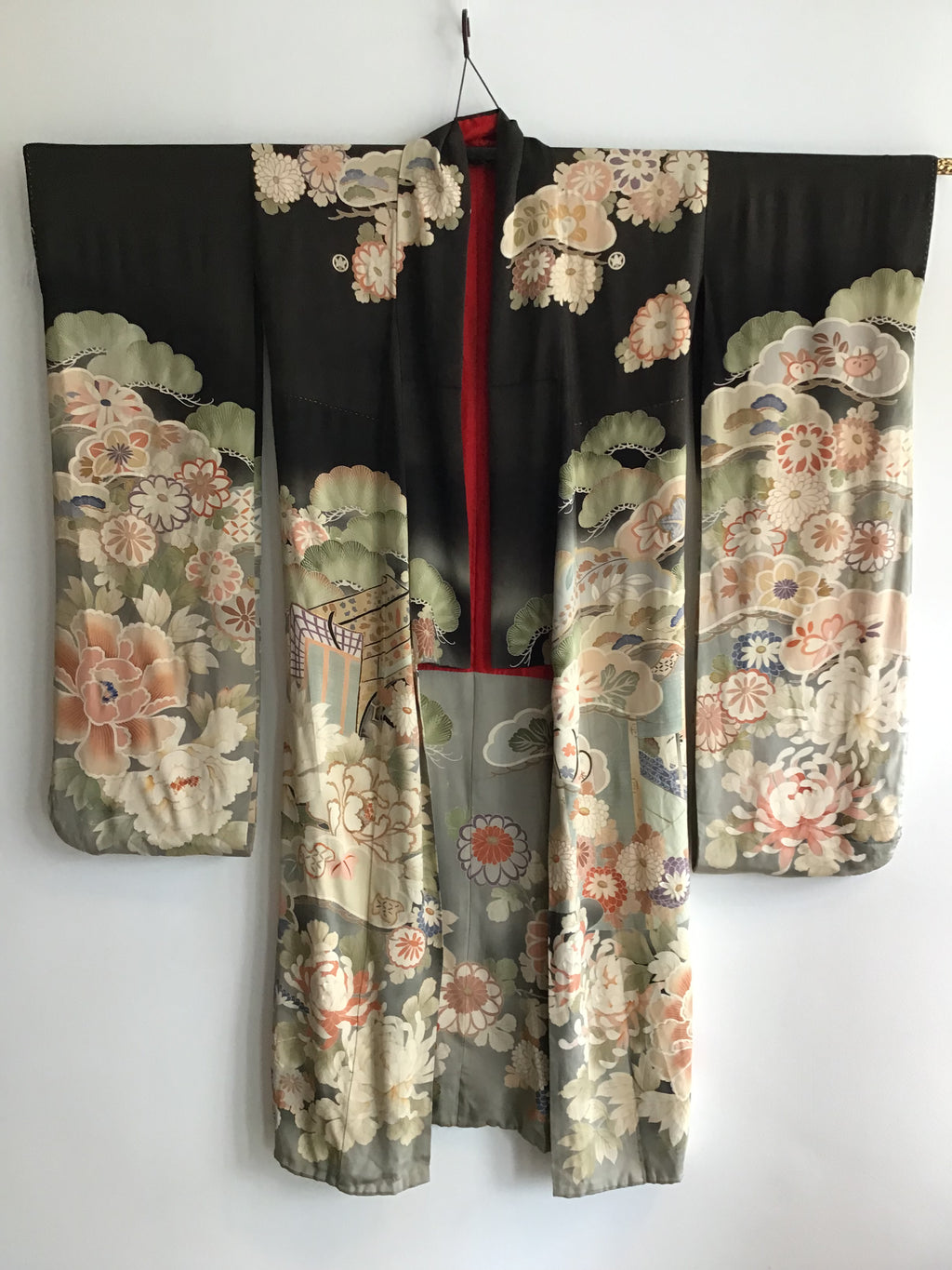 1930's Black Japanese Silk Crepe Kimono with  Flower Motif