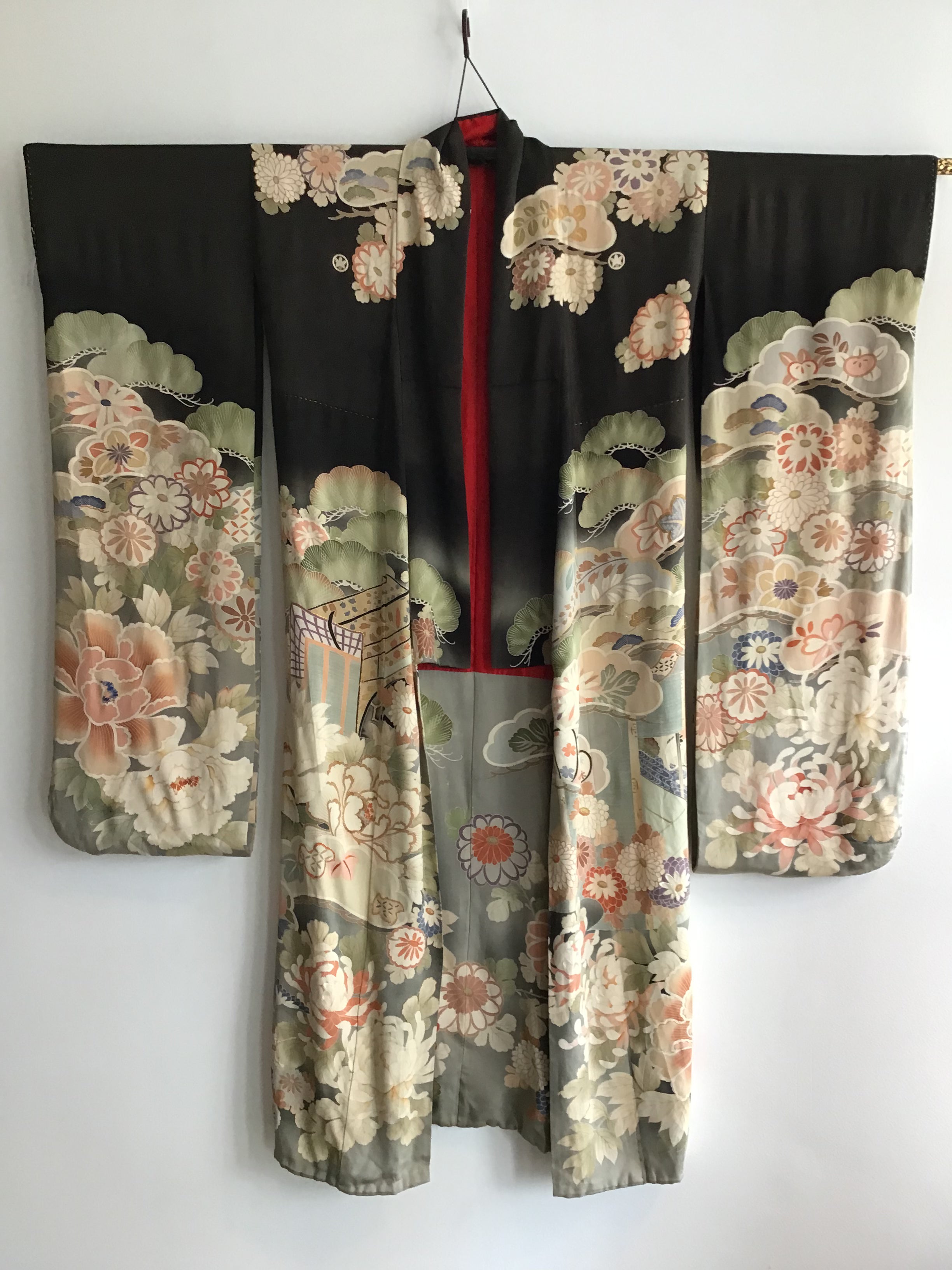 1930's Black Japanese Silk Crepe Kimono with  Flower Motif